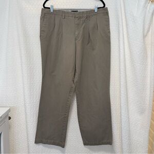 Dockers Men's Relaxed Fit Khaki Pants Pleated